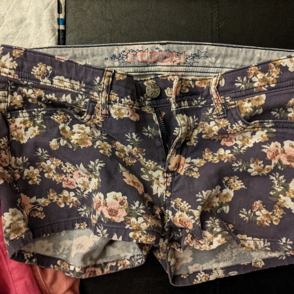 Boutique Boho floral Bespoke embroidered shorts hippie vintage - Picture 3 of 3